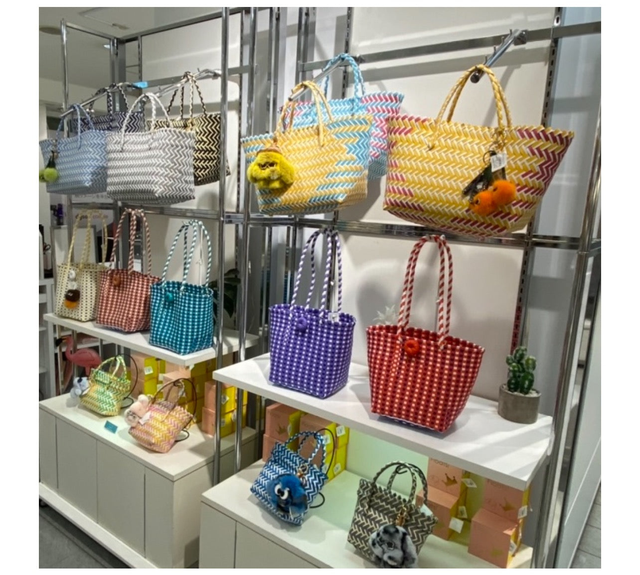 ポンポンマム発売　(池袋西武百貨店2階)