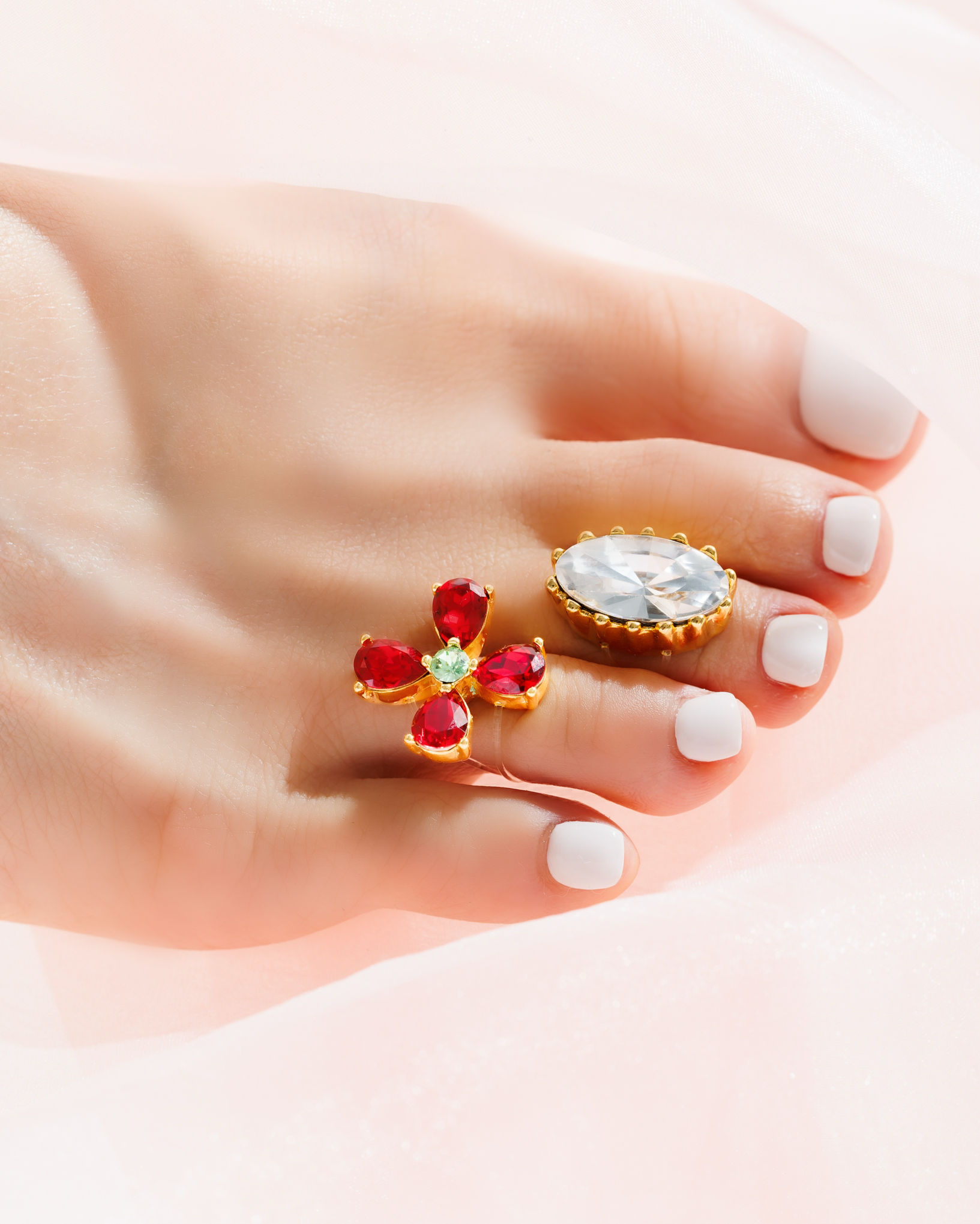 Fleur YG Scarlet  Toe Ring 