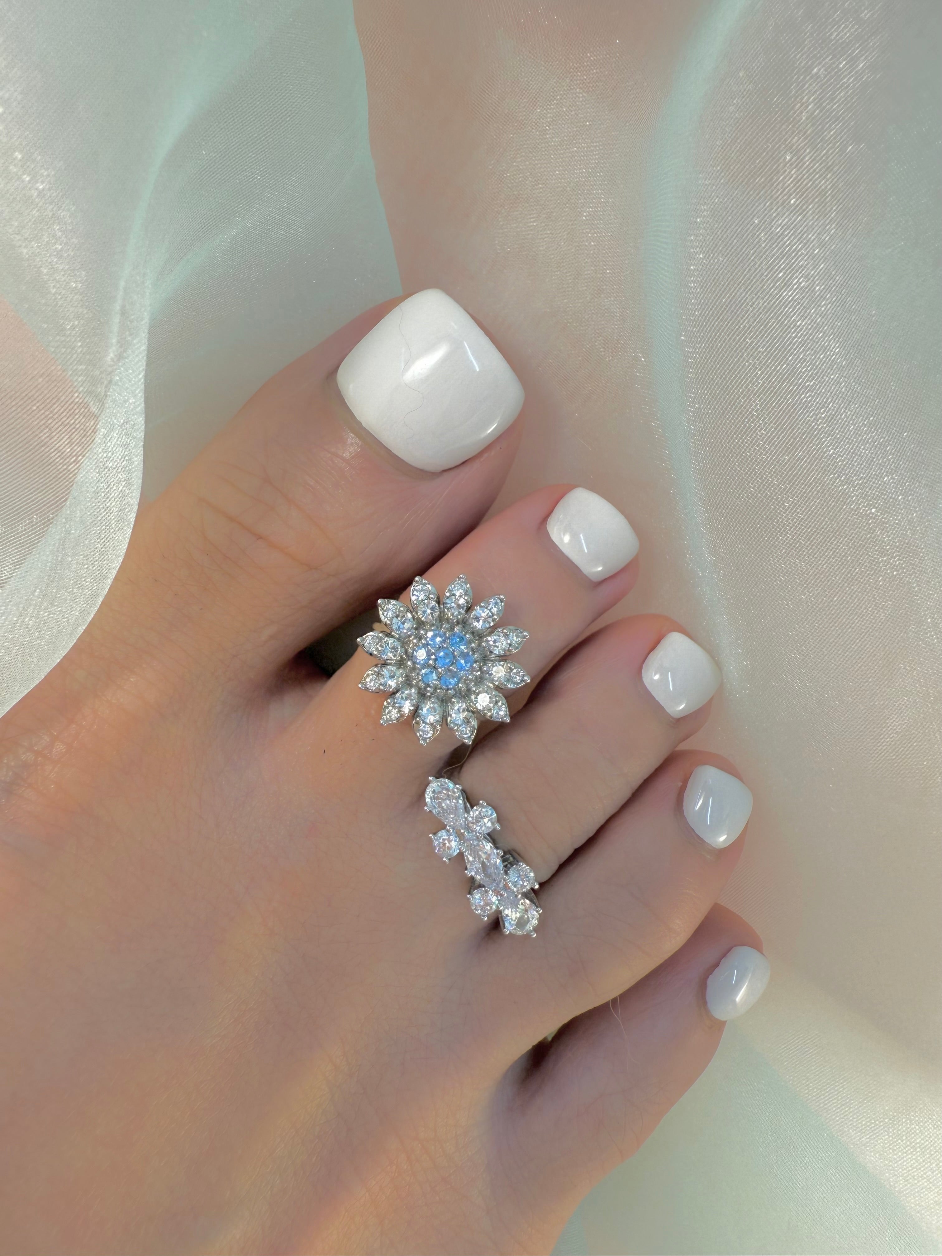Marguerite J RH Blue Toe Ring 