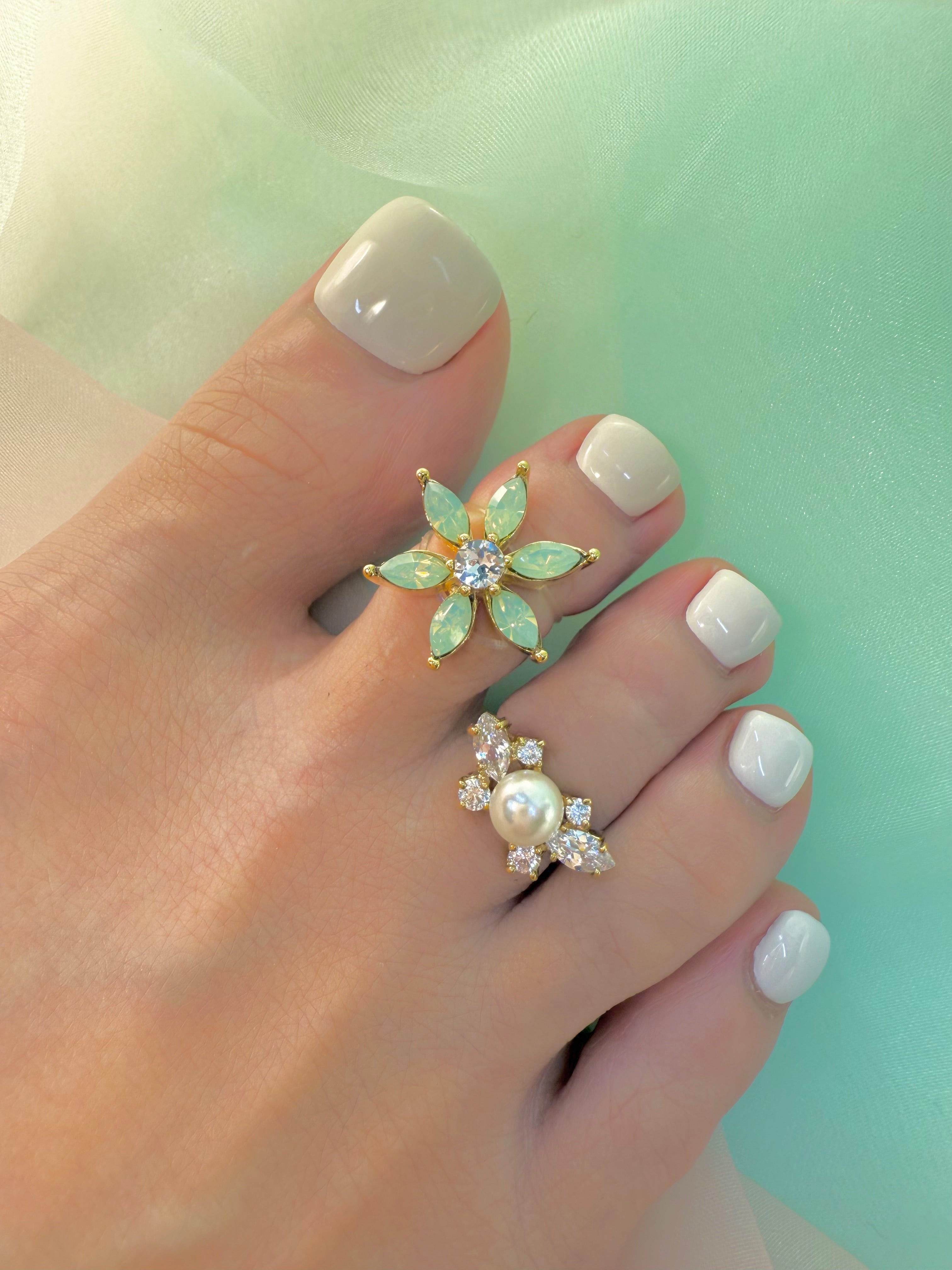 Wings YG CZ Toe Ring 