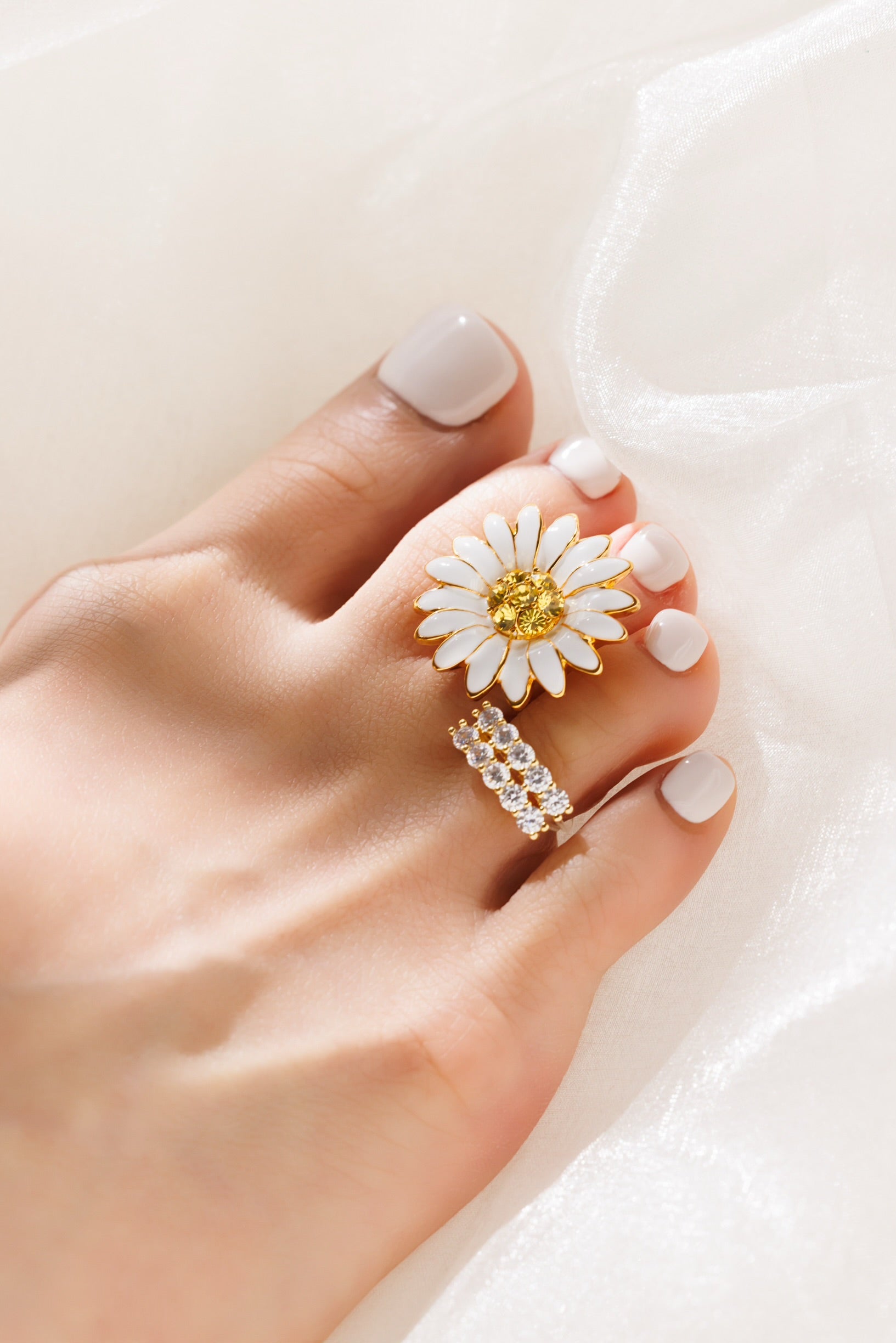 Marguerite L YG White  Toe Ring 
