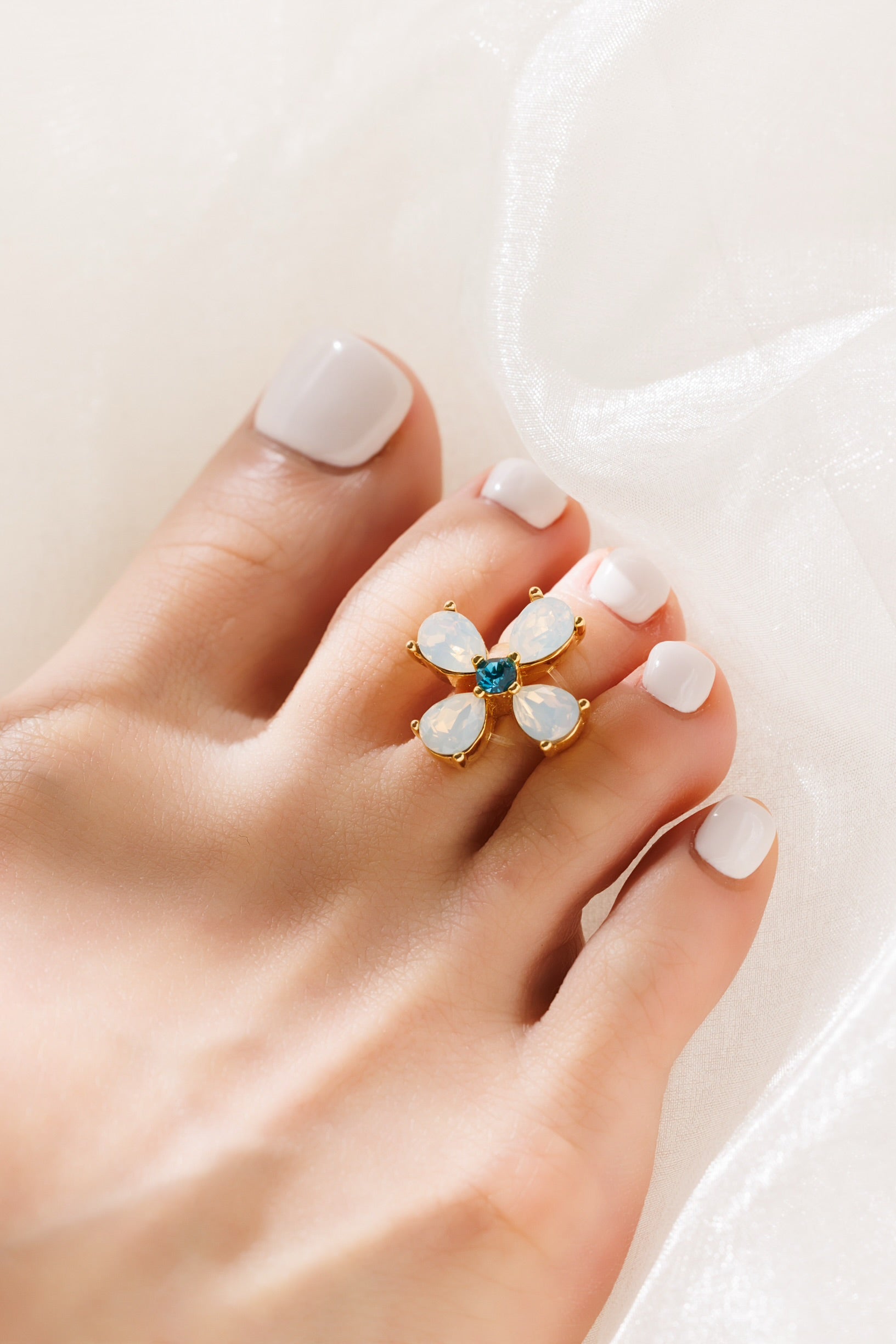 Fleur YG White Opal  Toe Ring 