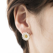 A PIERCED EARRING玛格丽特·怀特
