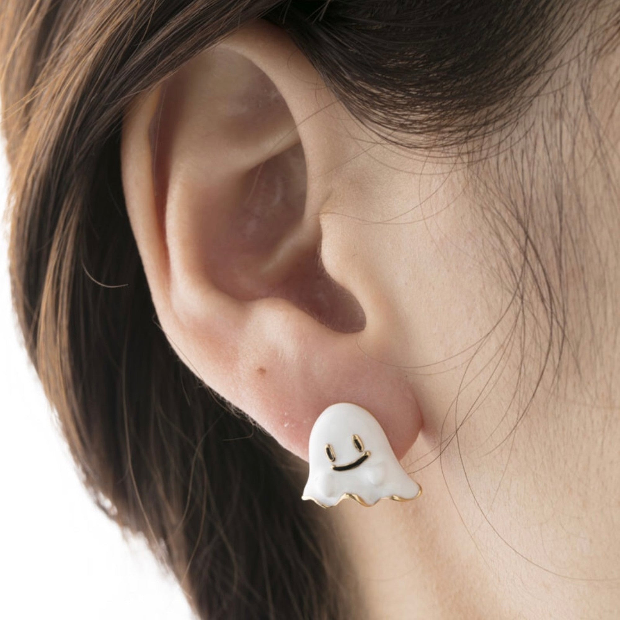 A PIERCED EARRINGHappy Boy