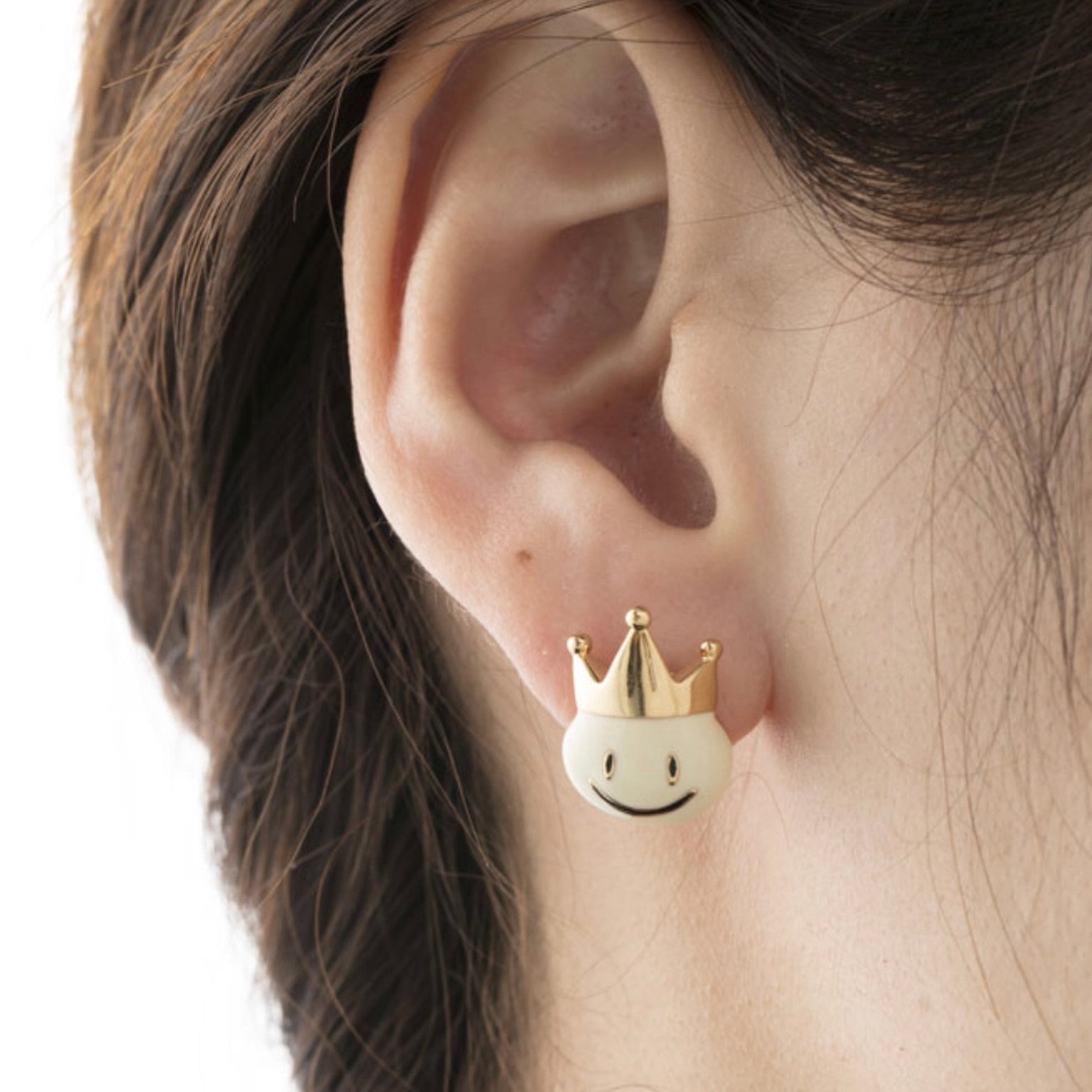 A PIERCED EARRINGPrince Float