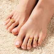 Seahorse YG CZ Toe Ring 